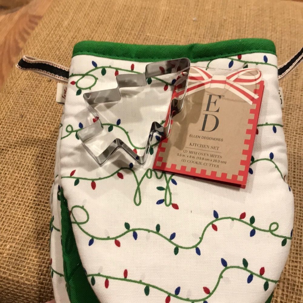NWT Ellen Degeneres oven mitts